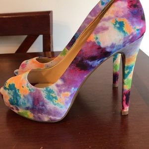 Guess Heel size 7 1/2